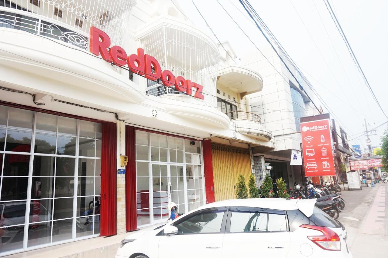 Hotel Reddoorz @ Jalan Tanjung Blitar Exterior foto