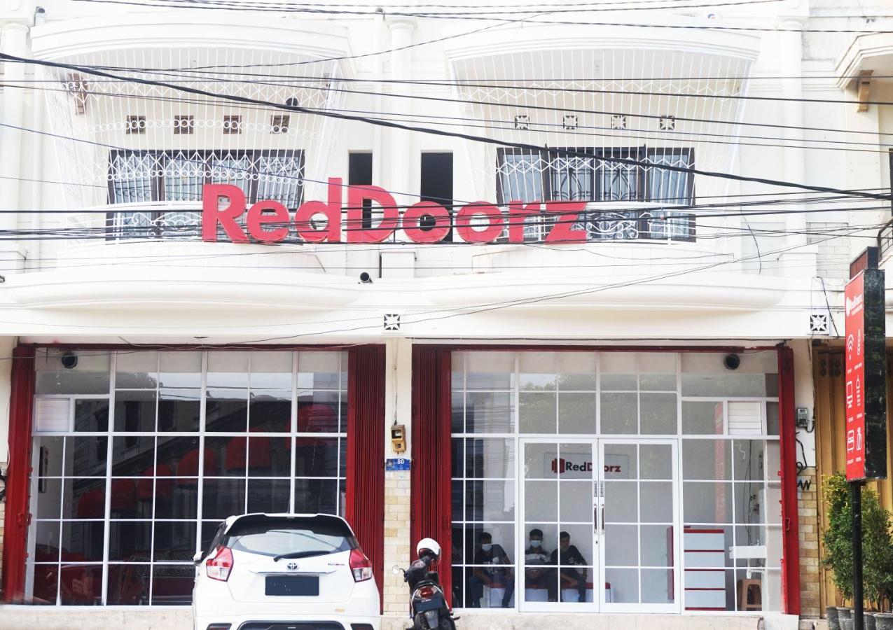 Hotel Reddoorz @ Jalan Tanjung Blitar Exterior foto